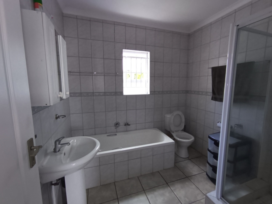 To Let 3 Bedroom Property for Rent in Paradise Western Cape